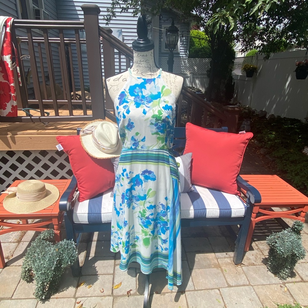 Dress - Picture 2 of 5